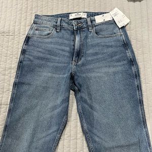 Brand new Hollister Mom Jeans 11R!